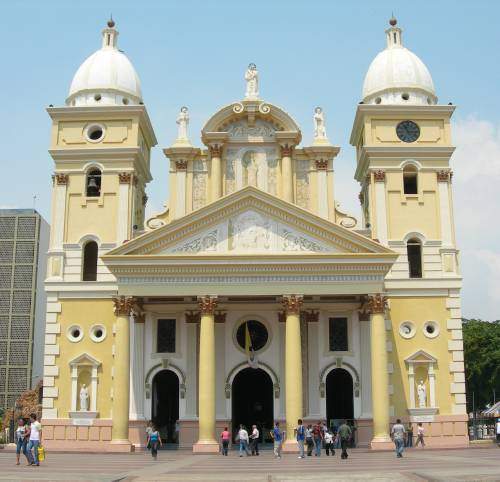 Archivo:BasilicaChinitaMaracaibo.jpg