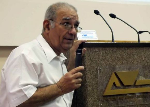 Archivo:Carlos gutierrez calzado.jpg