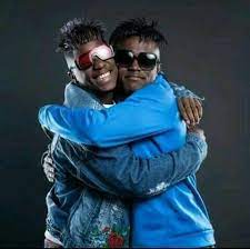 Kimico y yordy abrasandoce.jpg