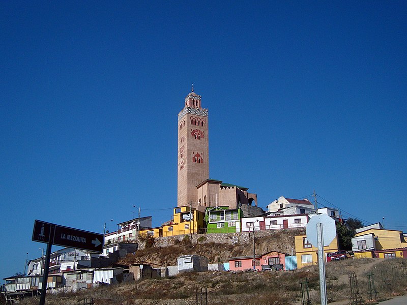 Archivo:Cerro Dominante y Mezquita de Coquimbo.jpg