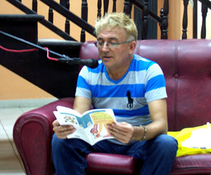 Archivo:Enrique Perez-Libro a la carta-2014.jpg