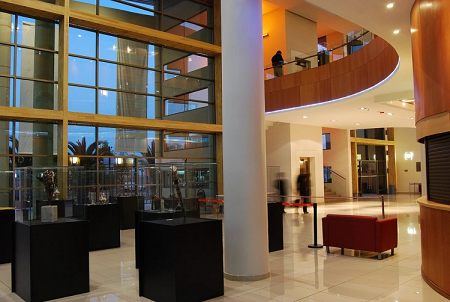 Archivo:Hall de exposiciones, Teatro Rancagua44.png