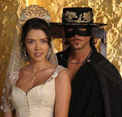 Marlene Favela junto a Christian Meier en "Zorro, la espada y la rosa"