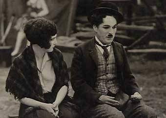 Archivo:Chaplin en El circo (1927).jpg