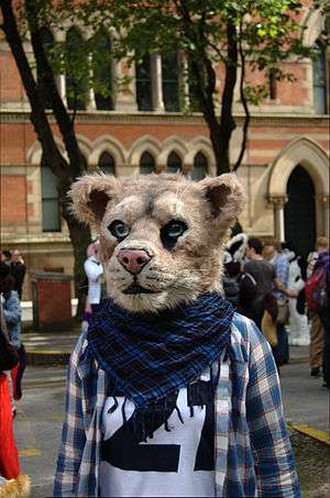 Archivo:Foto de un Felino antropomorfo en la convención de Furry fandom en Manchester, Inglaterra..jpg