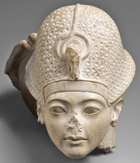 Archivo:Tutankamon con la Corona Azul.jpeg