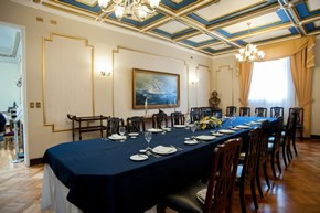 Archivo:Club Naval Valparaíso, comedor cochrane.png