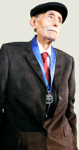 Centrales-carlo-antonio-castro-pag-16-y-17.gif