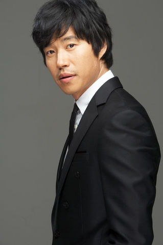 Archivo:Yoo Joon Sang 1.jpg