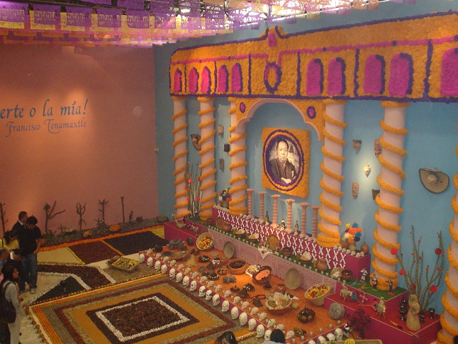 Archivo:Altar dedicado a Diego Rivera.jpg