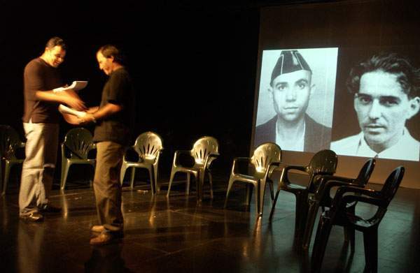 Archivo:Lectura dramatizada.jpg