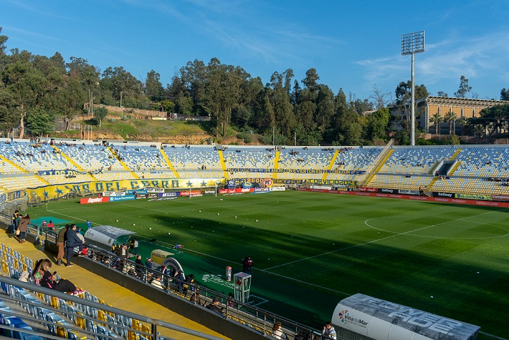 Archivo:Estadio Sausalito Everton v Unión La Calera.jpg
