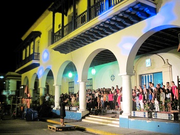 Archivo:Coros santiago de cuba.jpg