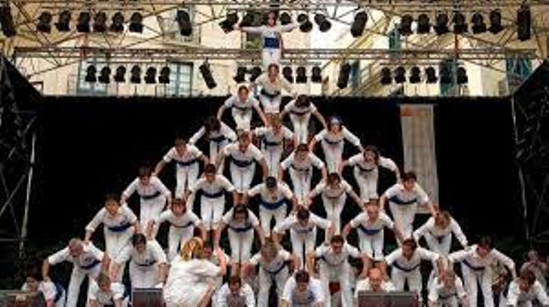 Archivo:Piramides humanas 1.jpg