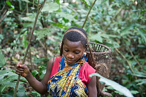 BaAka woman during hunting.jpg