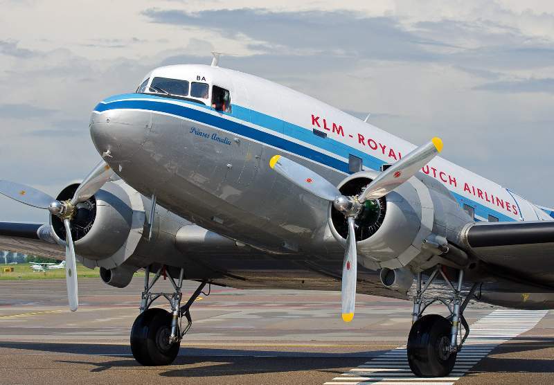 Free Flights – DC-3 Airways
