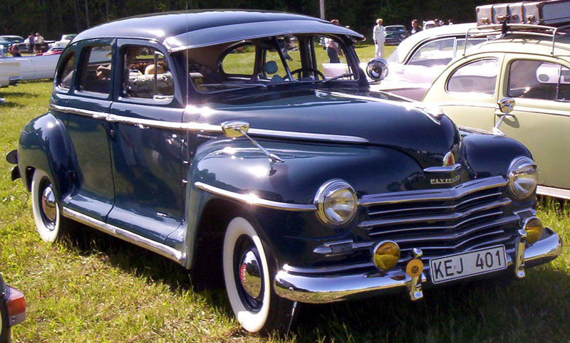 Archivo:Plymouth Special De Luxe 4-Door Sedan 1946 2.jpg