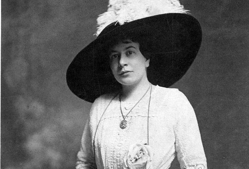 Archivo:Luisa-luisi-sombrero .jpg