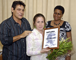 Archivo:Legna Rodriguez-Premio Iberoamericano Julio Cortazar.jpg