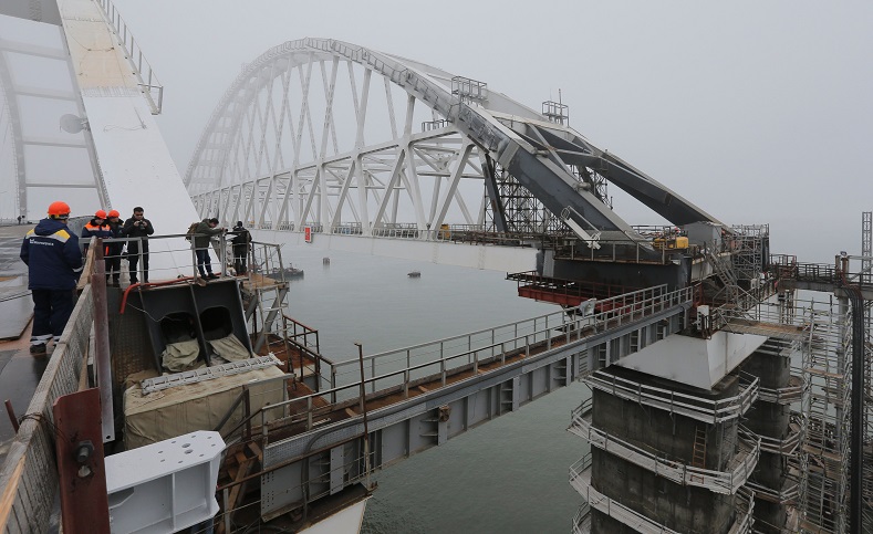 Archivo:Puente crimea-une-rusia inaguracion.jpg