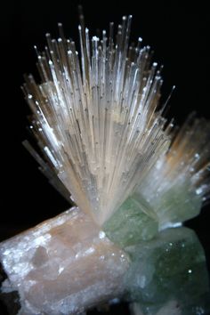 5190385870ddba95b3e977e50a7ab1ce--gems-and-minerals-crystals-minerals.jpg