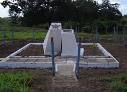 Obelisco al cruce.JPG