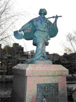 Monumento a Izumo Okuni.