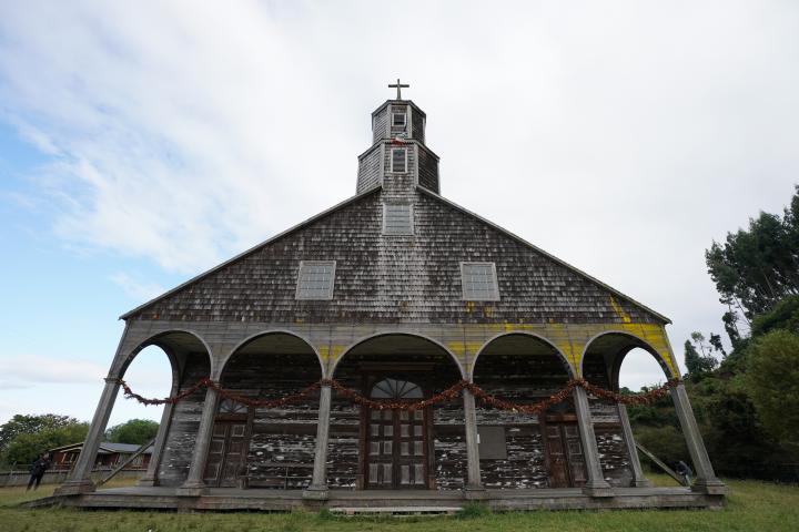 Archivo:Fachada Iglesia de Quinchao.jpg