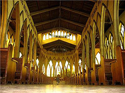 Archivo:Interior Catedral de Osorno.jpg