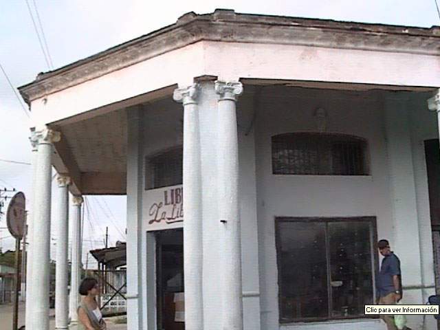 Archivo:Librería Esm.jpg