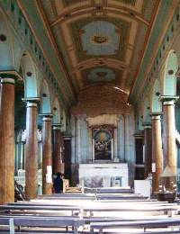 Archivo:Interior-iglesia de Collipullijpg.jpg