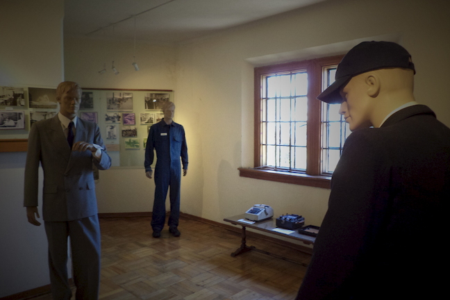 Archivo:Uniforme Escuela de Arte y Oficios José Miguel Carrera.jpg