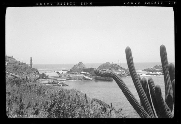 Archivo:La ballenera de quintay desde el otro lado de la caleta.jpg