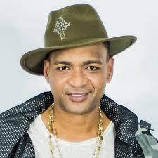 Archivo:Descember Bueno.jpg