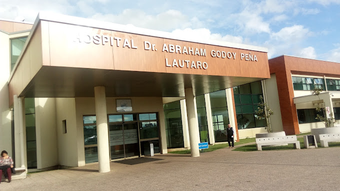 Archivo:Fachada Hospital de Lautaro.jpg