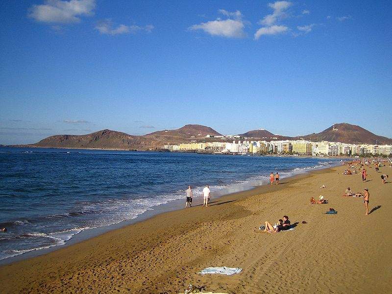 Archivo:Playa de las canteras 2006.jpg
