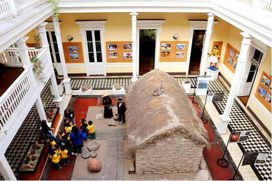 Archivo:Interior del museo regional de Iquique1.jpg