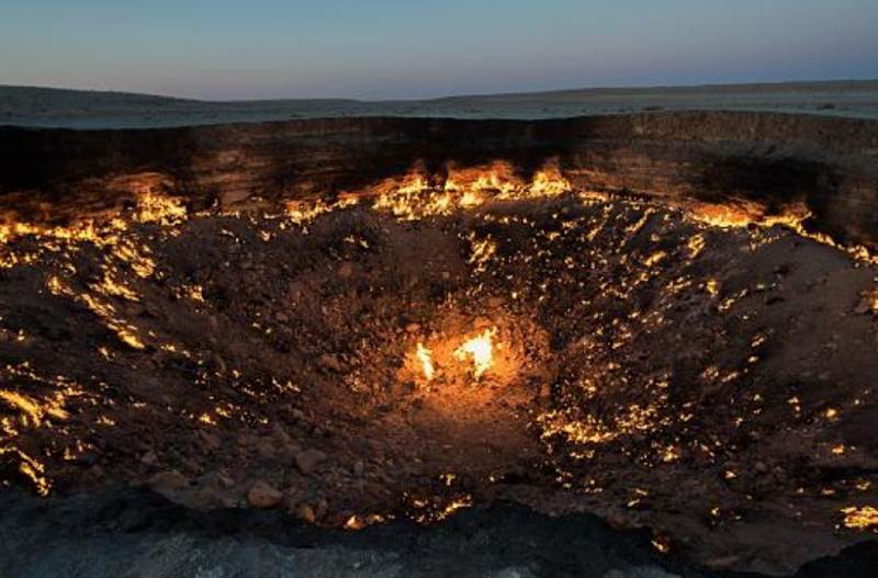 Archivo:La puerta al infierno inter.jpg