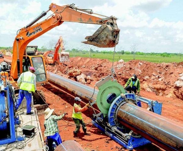 Archivo:Trabajo en una gran conductora.jpg