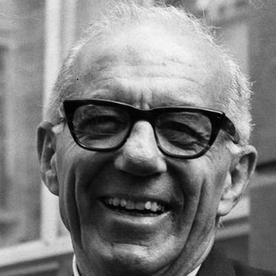 Archivo:Benjamin-Spock-9490919-2-402.jpg