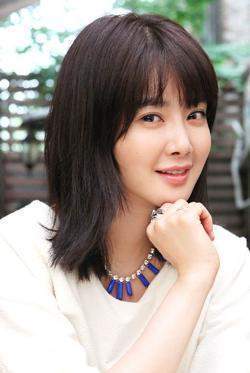 250px-Lee Si Young40.jpg