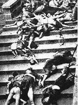El tercer día de la masacre de Nankín, en que los invasores japoneses mataron a medio millón de civiles en China.