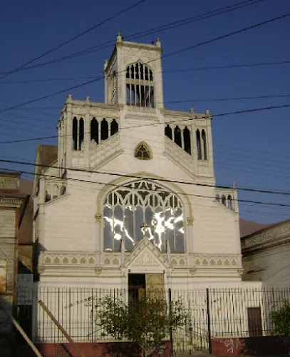 Archivo:Fachada Iglesia del Buen Pastor de Iquique.jpg