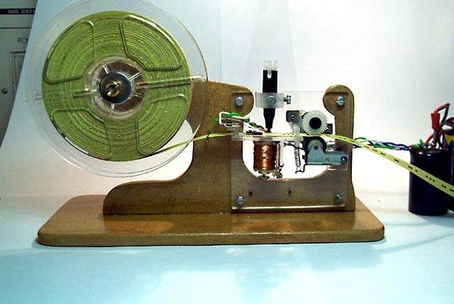 Archivo:Registrador telegrafico.jpg