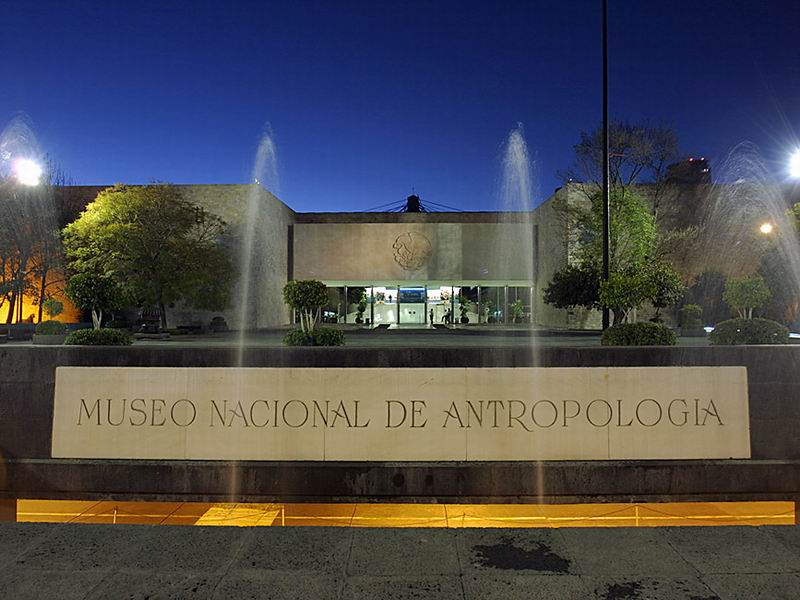 Archivo:Museo Nacional de Antropología (México).jpg