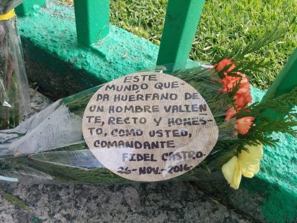 Archivo:Homenaje a Fidel en México.jpg