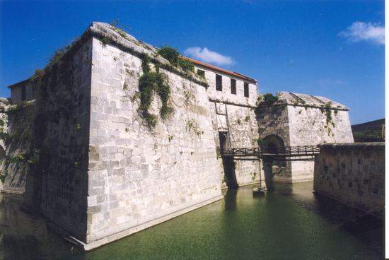 Archivo:Castillo real fuerza.jpg