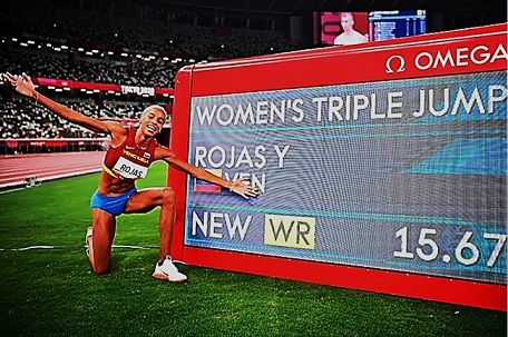 Archivo:Yulimar Rojas Récords Mundial y Olímpico Tokio 2020.jpg
