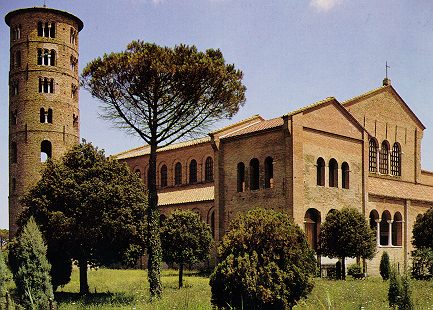 Archivo:11 - San Apolinar in Classe. Exterior.jpg