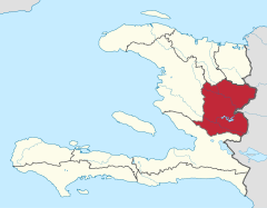 El departamento Centro es uno de los diez departamentos  de Haití y tiene un área de 3.675 km² .
